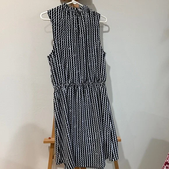 Apt. 9 Black and White Sleeveless Dress
Size M. - Picture 3 of 5